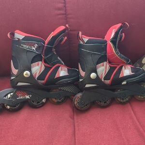Roller Blades  Sleek Black and Red Shoes for Style and Comfort